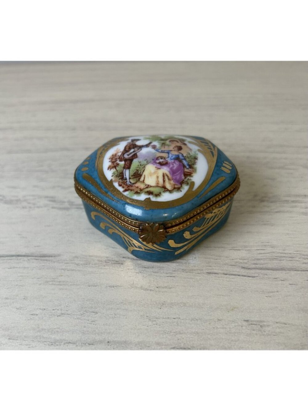 LIMOGES FRANCE BOX Vintage Blue Woman And Man Trinket Box Porcelain Serenade - Picture 2 of 12